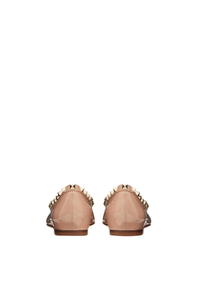 حذاء باليرينا فالنتينو غارافان بحلي هرمية بكعب مسطح